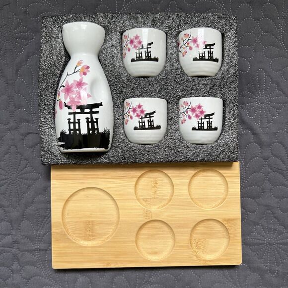 Japanese Sake Set, 1 Tokkuri Bottle & 4 Ochoko Cups w/Wooden Tray Gift Set Home - Picture 1 of 10